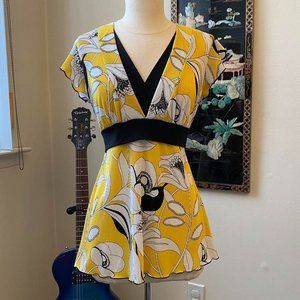 Vintage Y2K 2000s Yellow/Black Floral Flutter Sleeve Blouse. Dress Barn. M